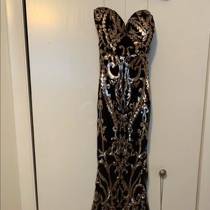 Women’s Gown. Brand New Never worn. Still has tags